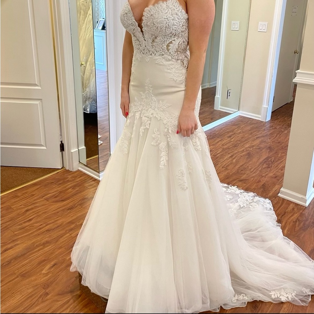Brand new wedding gown never worn still in bag.